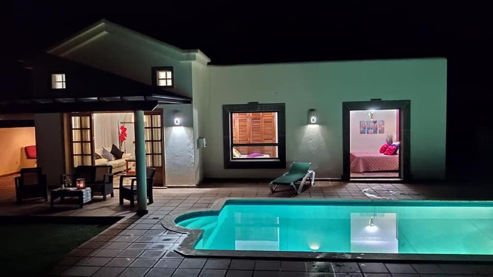 Villa Bol-Can Con Piscina Privada 普拉亚布兰卡 外观 照片